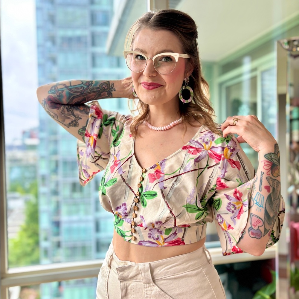Hell Bunny Cream Floral Button-Front Crop Blouse